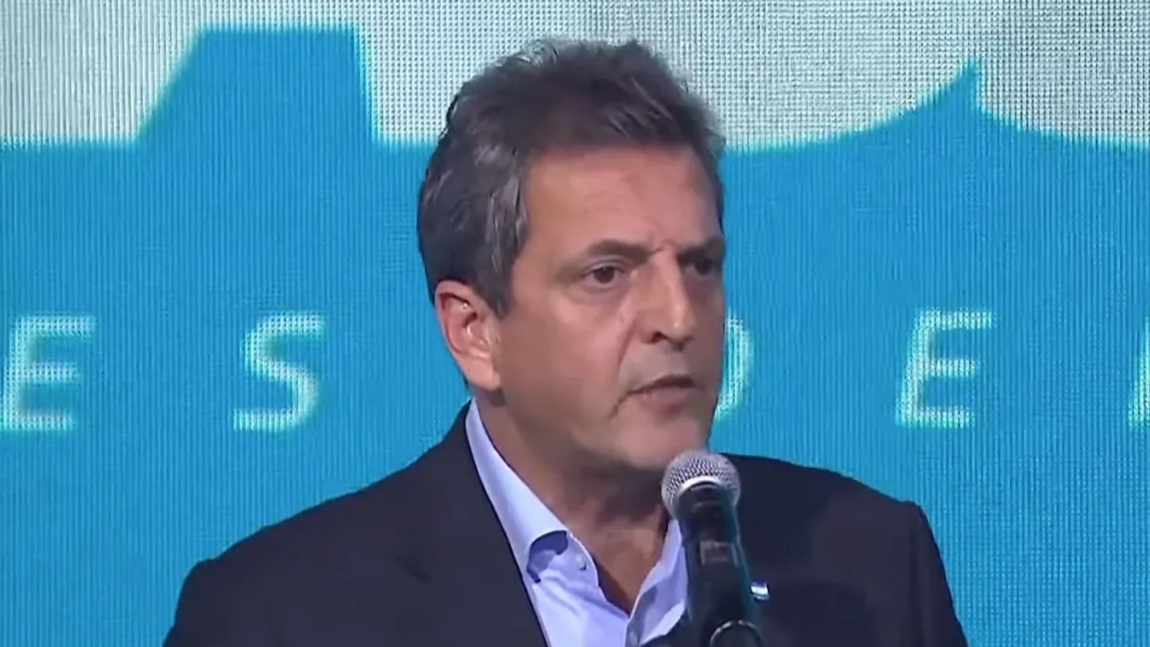 Sergio Massa reconoció la derrota y felicitó a Javier Milei